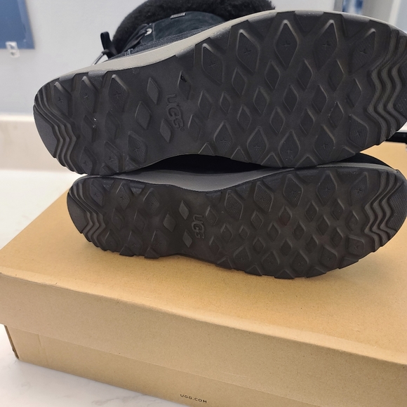 Ugg boots - Picture 3 of 10